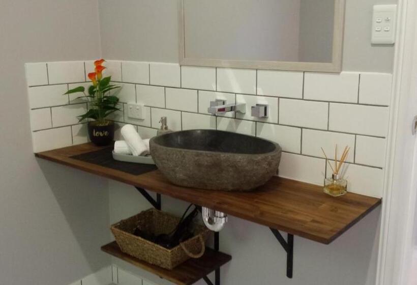 تختخواب و صبحانه Bluegrass Bnb