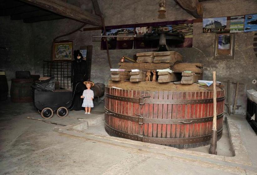 مبيت وإفطار Chambres Et Tables D'hôtes Le Voriou