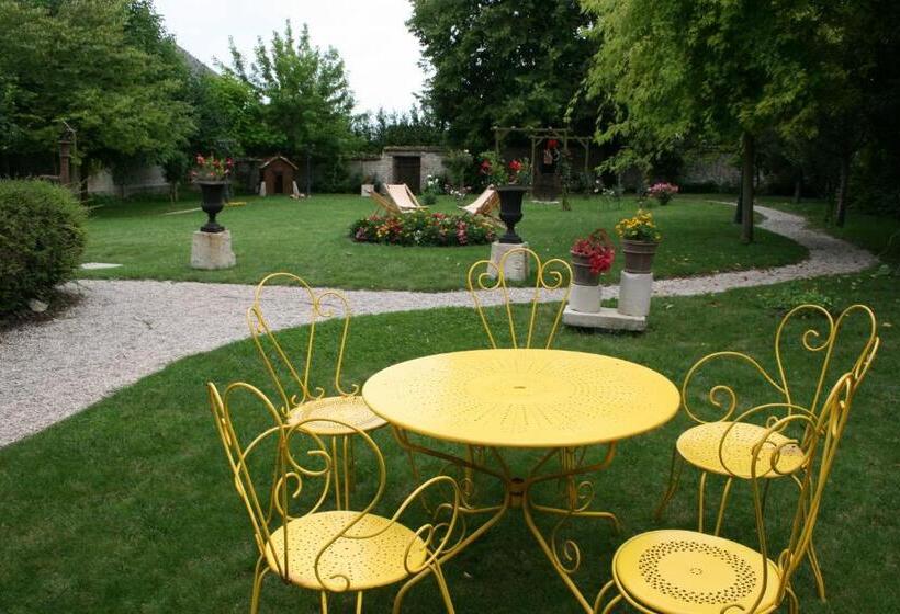 ベッドアンドブレックファースト La Closerie Des Sacres