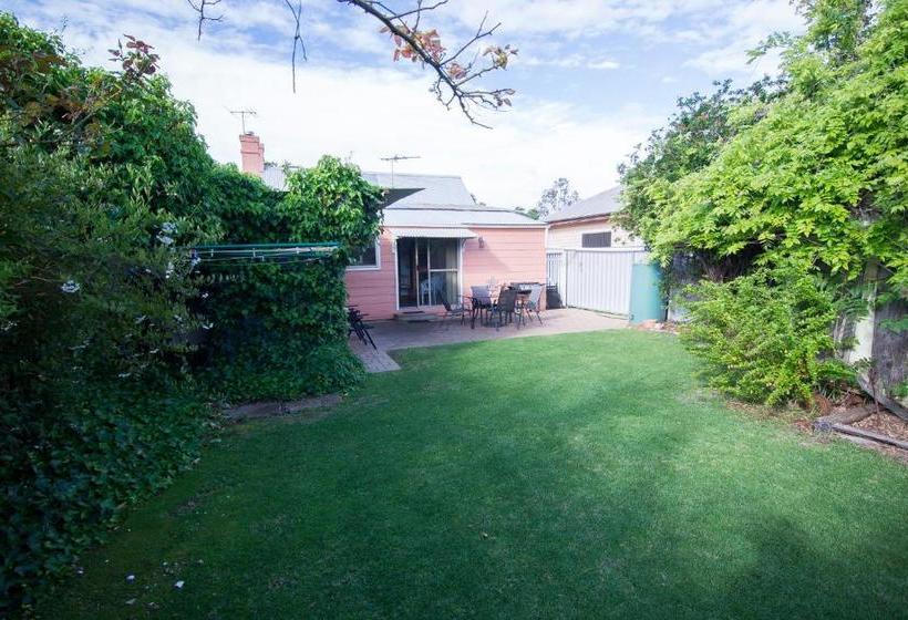 تختخواب و صبحانه Pammys Palace