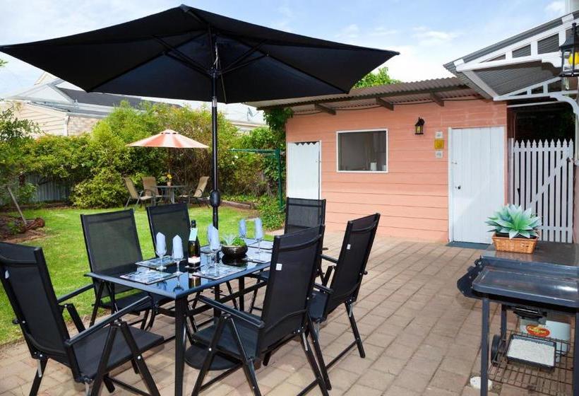 تختخواب و صبحانه Pammys Palace