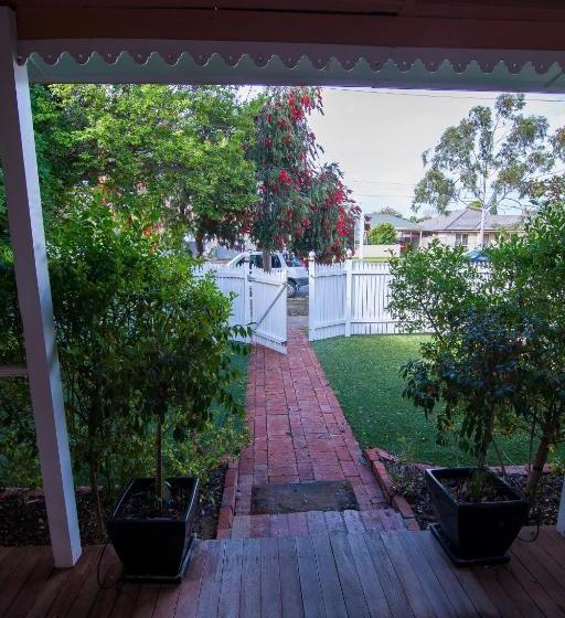 تختخواب و صبحانه Pammys Palace