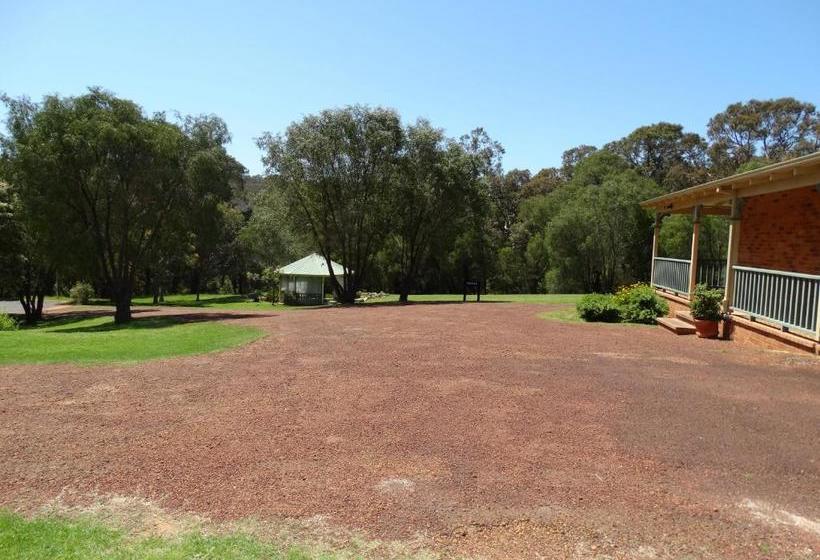 تختخواب و صبحانه Pinda Lodge