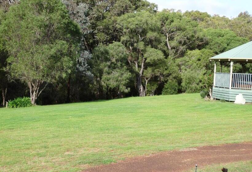 تختخواب و صبحانه Pinda Lodge