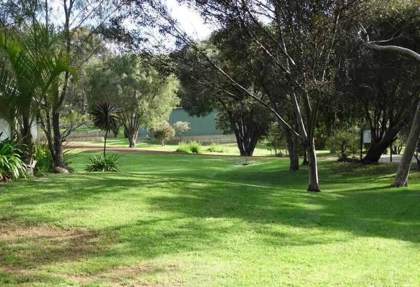 تختخواب و صبحانه Pinda Lodge