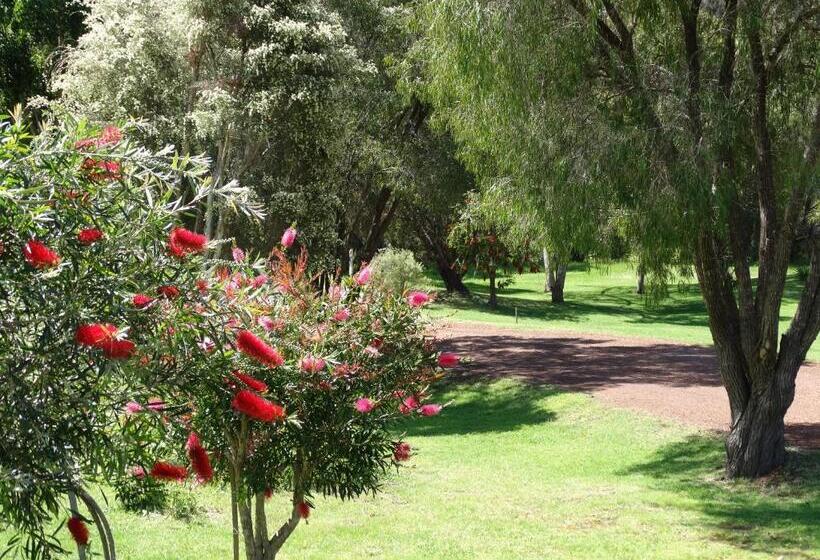 تختخواب و صبحانه Pinda Lodge