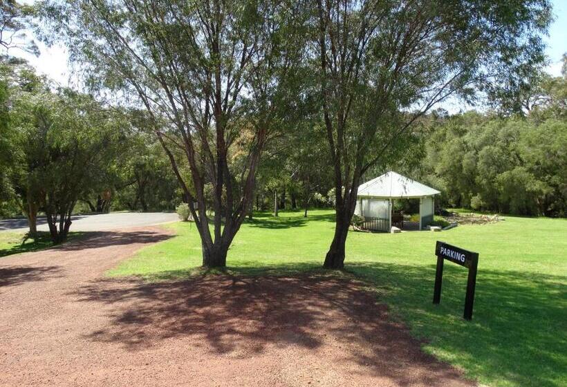 تختخواب و صبحانه Pinda Lodge