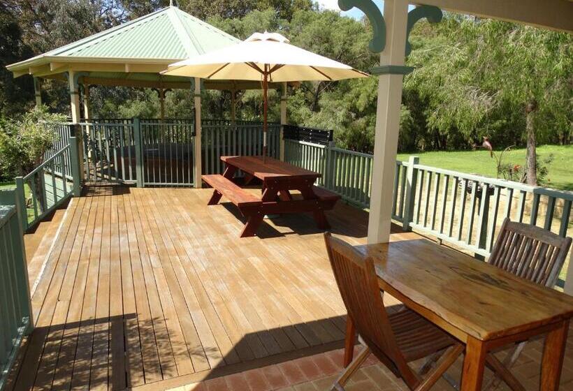 تختخواب و صبحانه Pinda Lodge