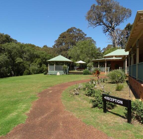 تختخواب و صبحانه Pinda Lodge