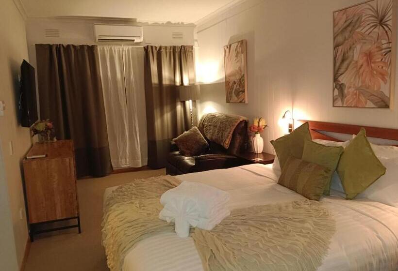 Buffalo Motel And Country Retreat