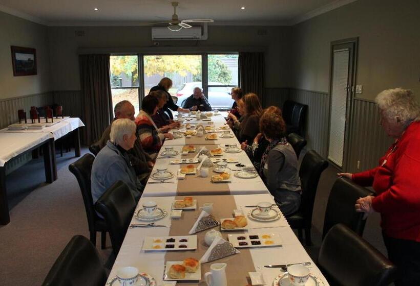 Buffalo Motel And Country Retreat