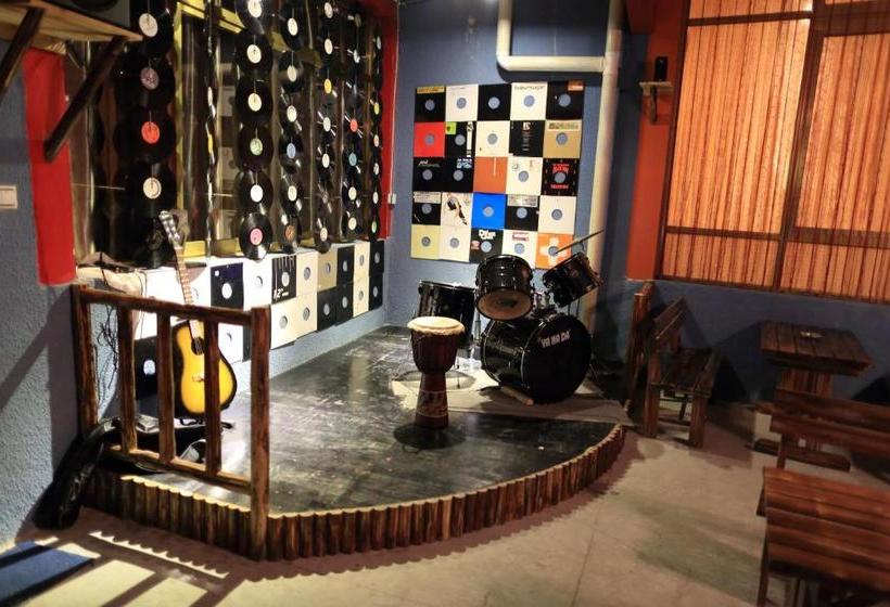 Due West International Youth Hostel