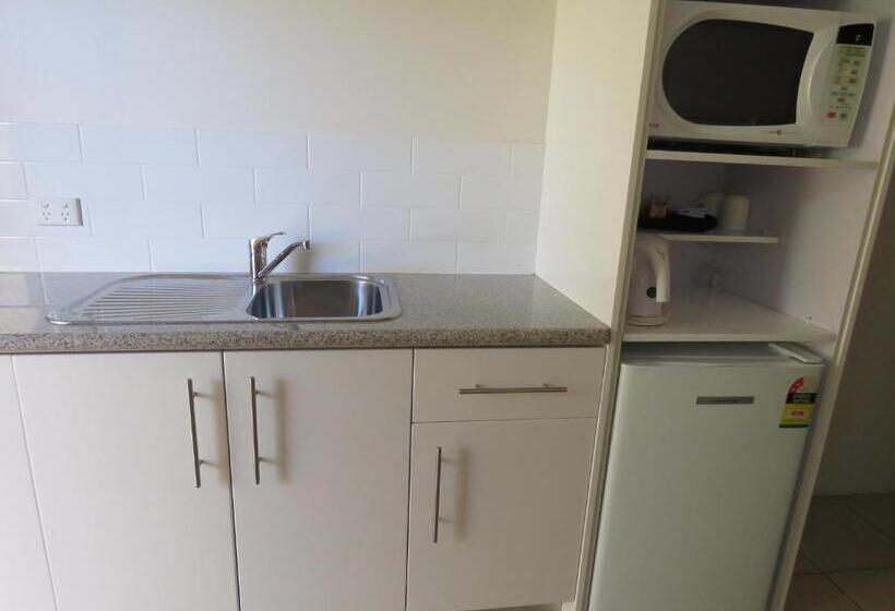 Emerald Gardens Motel & Apartments