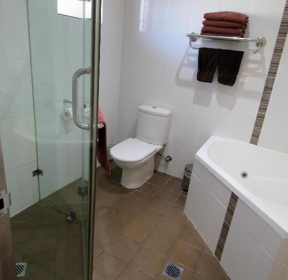 Emerald Gardens Motel & Apartments