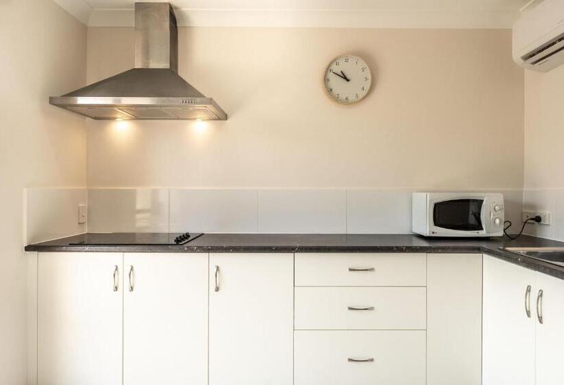 Emerald Gardens Motel & Apartments