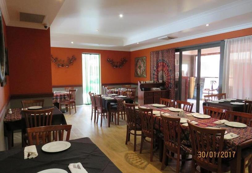 Emerald Gardens Motel & Apartments