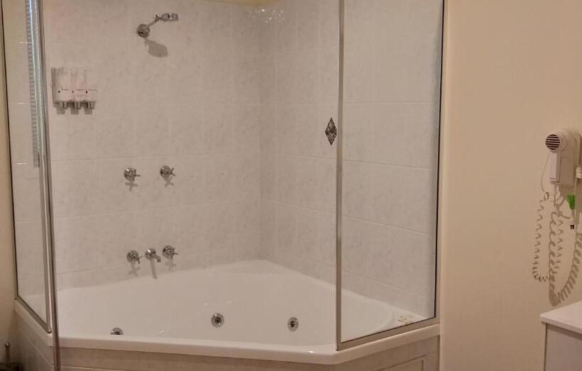 Emerald Motel Apartments