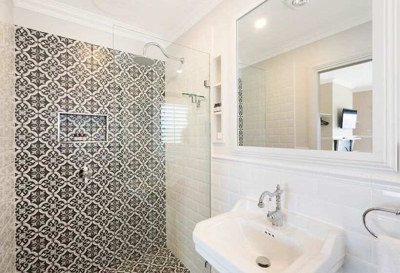 Heritage House Motel & Units