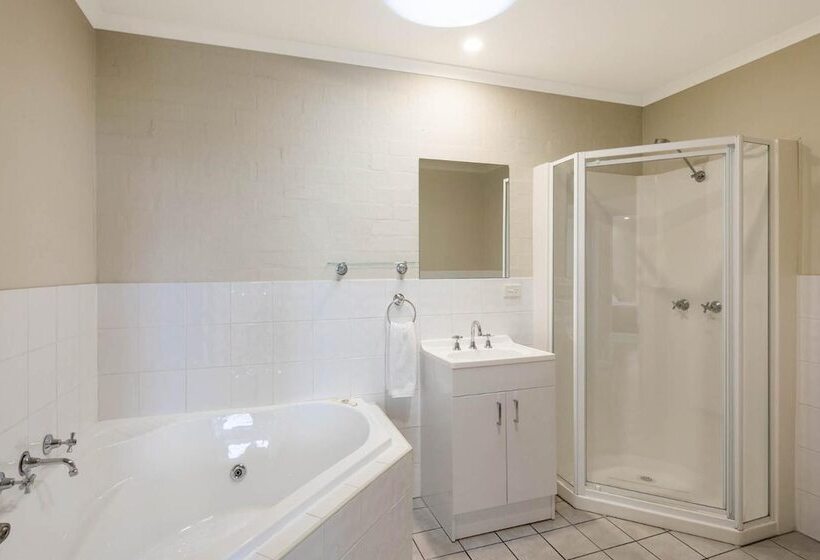 Heritage House Motel & Units