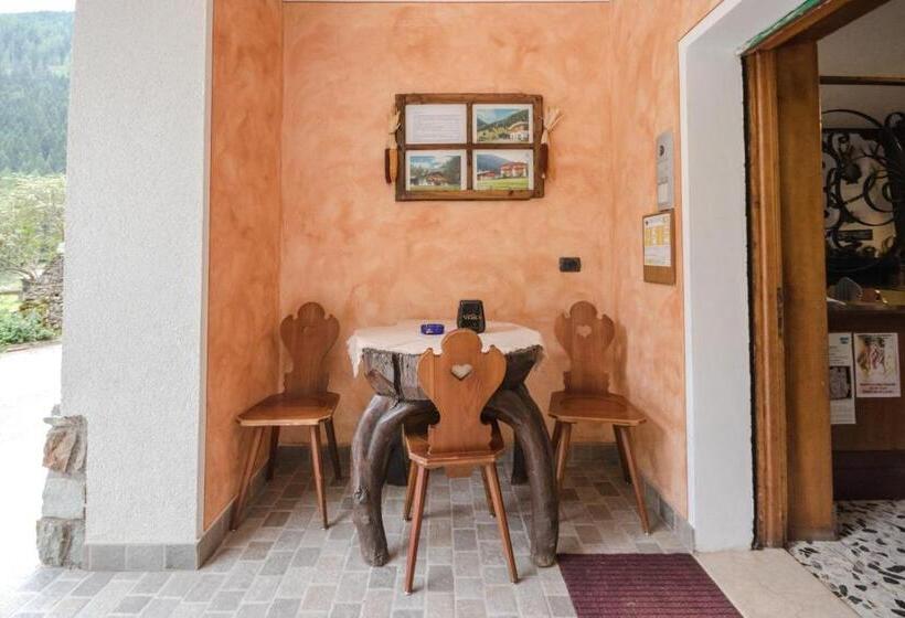 בית מלון כפרי Albergo Al Fontanin