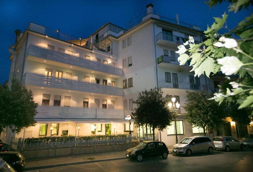 ホテル Albergo Arcobaleno