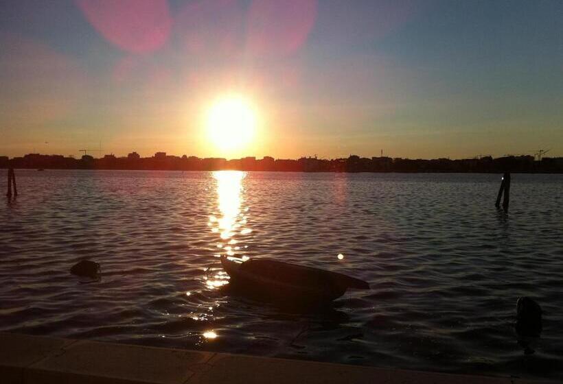 ホテル Albergo Arcobaleno