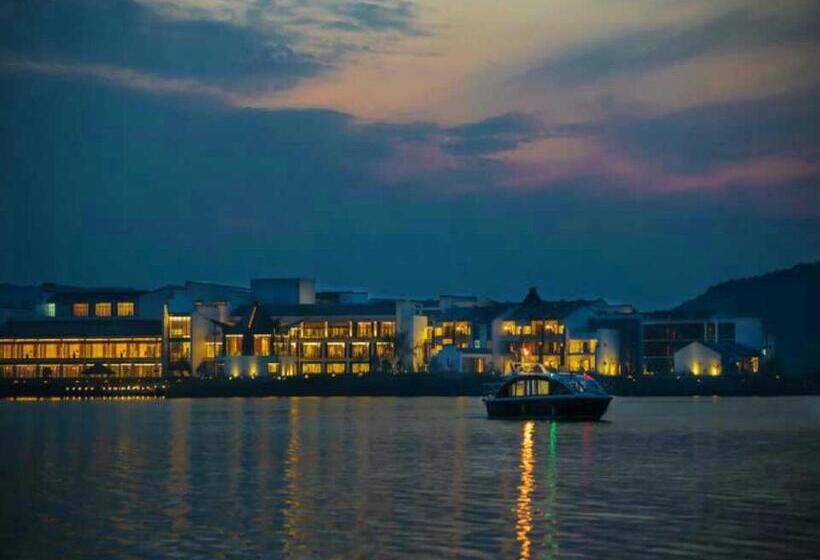 Отель Jinling Resort Tianquan Lake