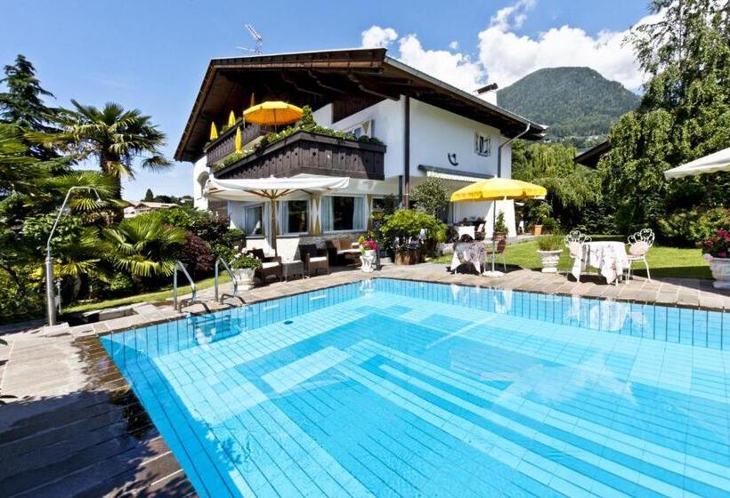 Отель Landhaus Innerhofer