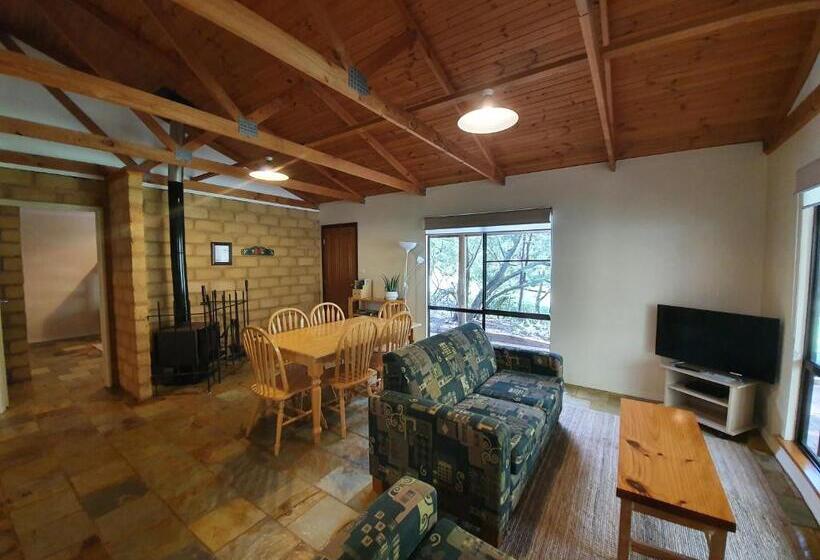 فندق Little River Farm Cottages