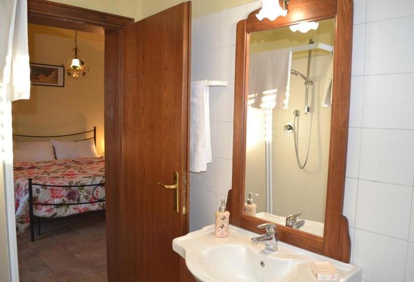 בית מלון כפרי Podere Dei Maddii