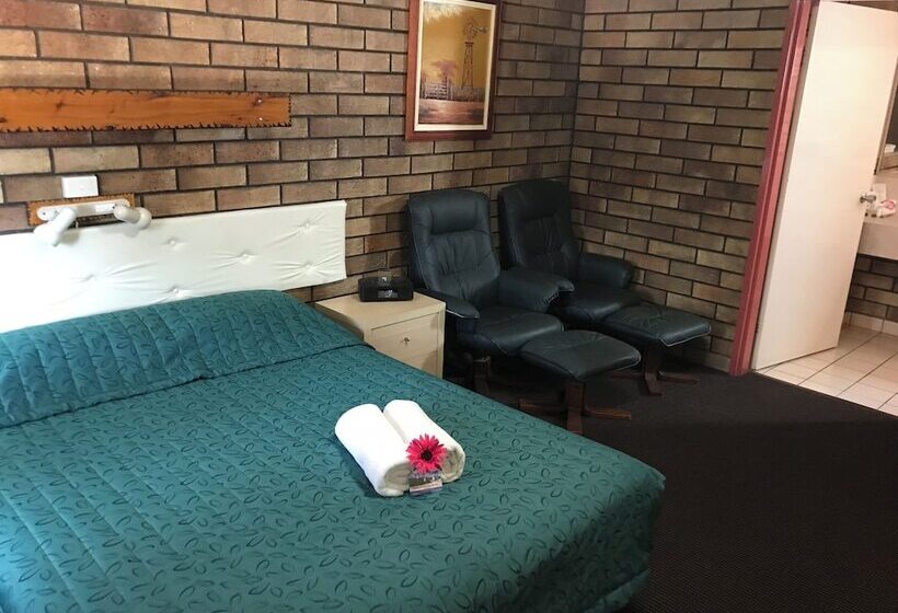 Miles Outback Motel