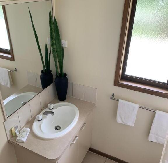 Montville Holiday Apartments