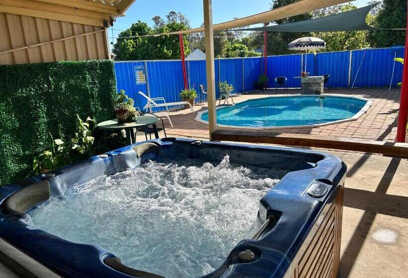 מוטל Acacia Rose Motor Inn