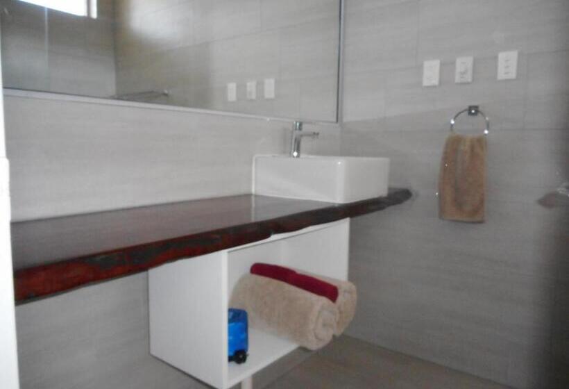 מוטל Acacia Rose Motor Inn