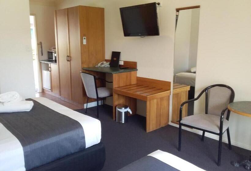 فندق على الطريق Emerald Explorers Inn