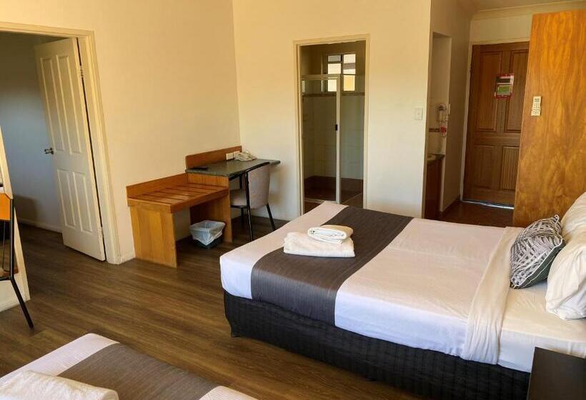 مُتل Emerald Explorers Inn