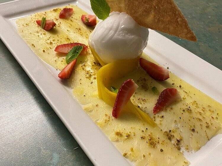 مُتل Emerald Explorers Inn