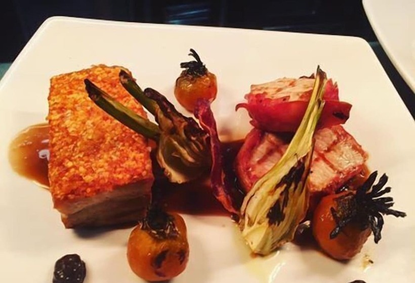 مُتل Emerald Explorers Inn