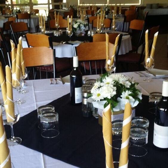 مُتل Emerald Explorers Inn