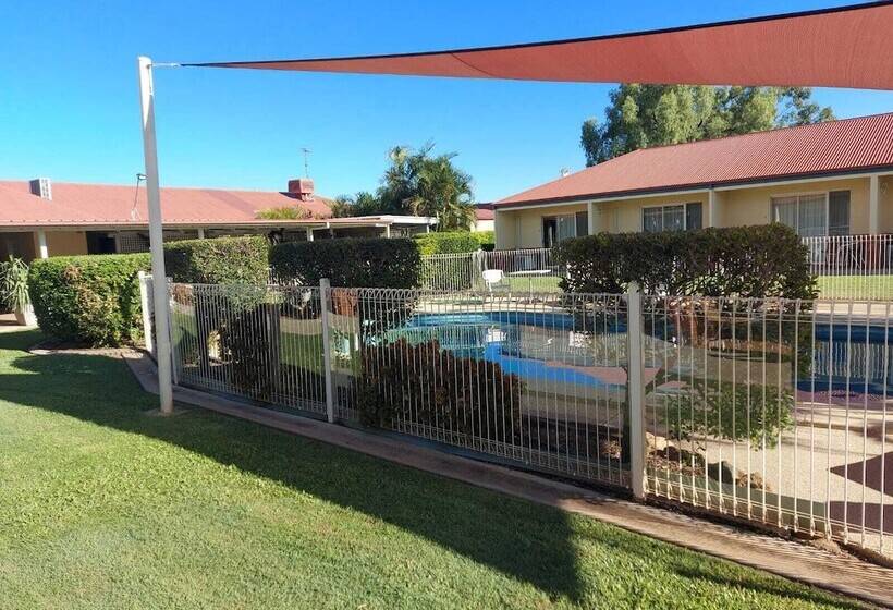 مُتل Emerald Explorers Inn