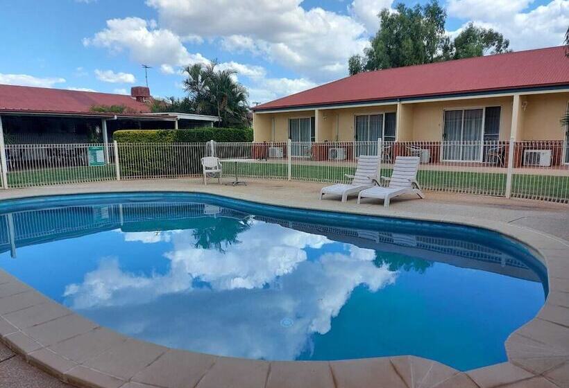 مُتل Emerald Explorers Inn