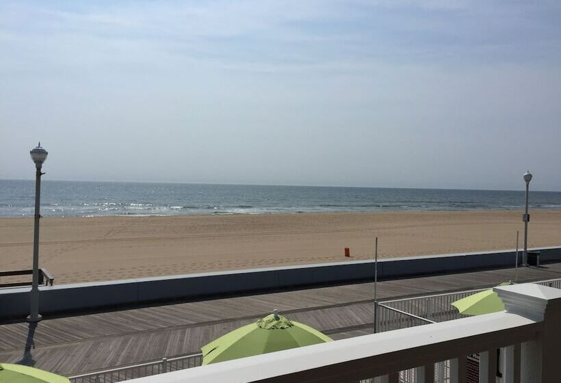 Fish Tales Boardwalk Inn & Ocean Mecca Motel