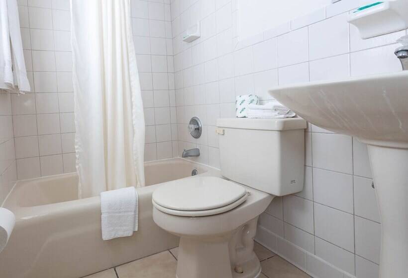 Fish Tales Boardwalk Inn & Ocean Mecca Motel