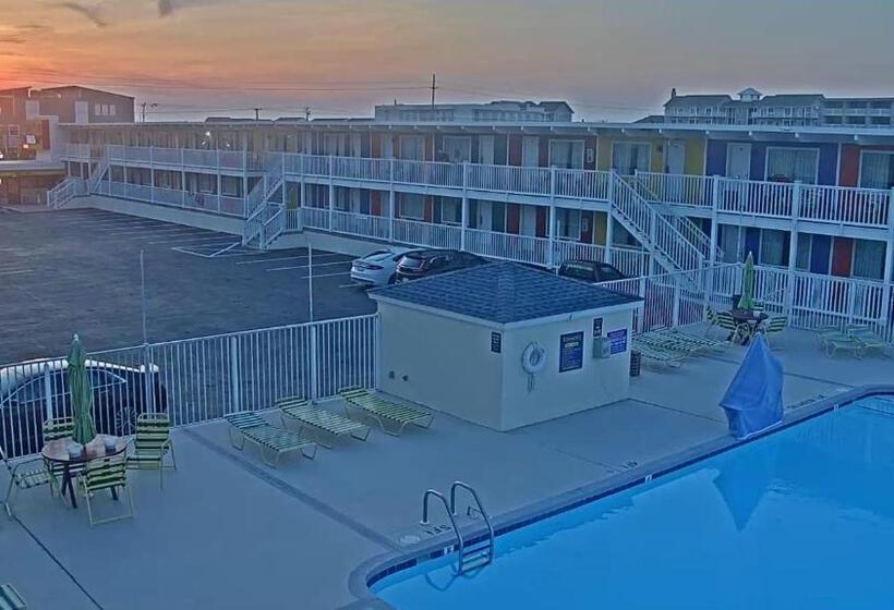 Fish Tales Boardwalk Inn & Ocean Mecca Motel