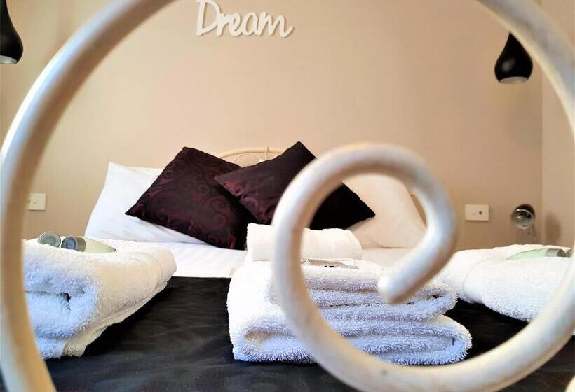 فندق على الطريق Grand