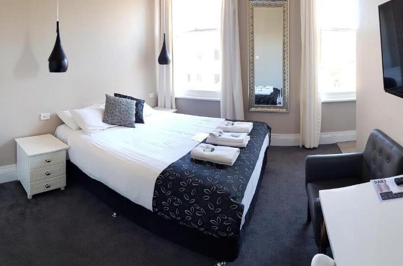 فندق على الطريق Grand