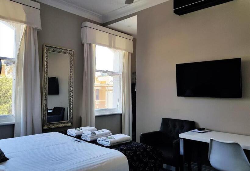 فندق على الطريق Grand