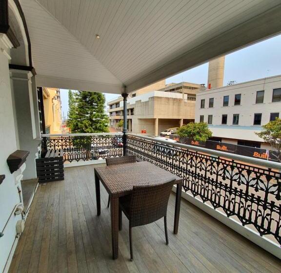 فندق على الطريق Grand