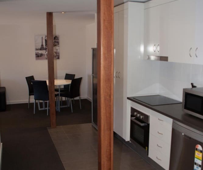 مُتل Icon On Isa