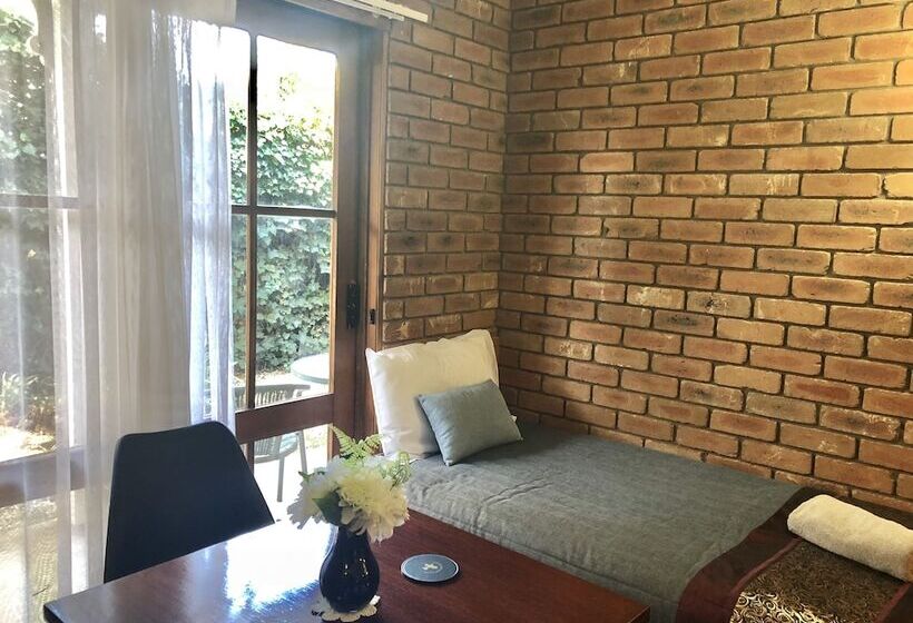 Мотель Jolly Swagman Motor Inn Euroa